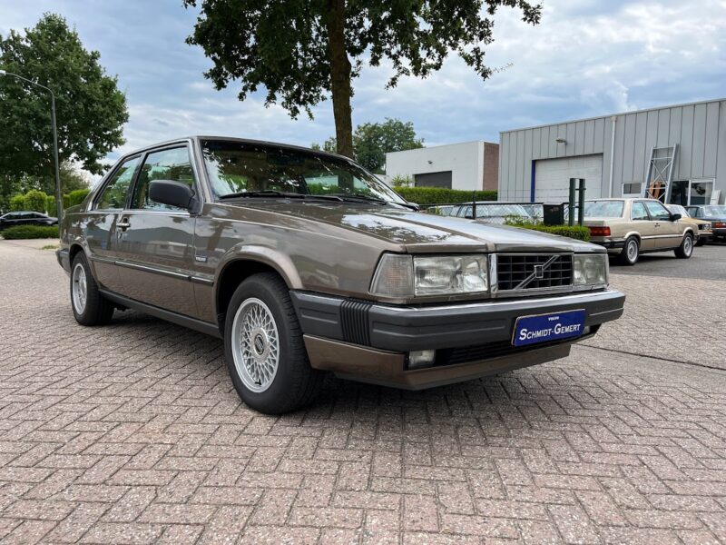 1989 Volvo 780 V6 Bruin-1