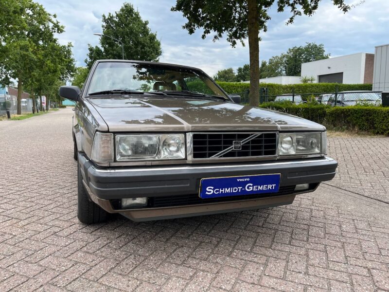 1989 Volvo 780 V6 Bruin-2